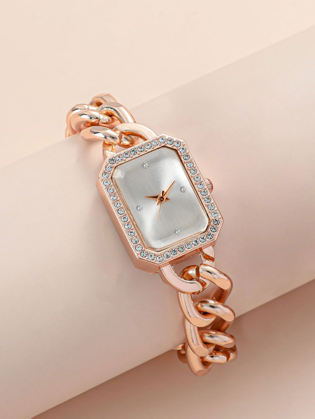 Mystery box contains 1randomco - Luxury Watch For 评论和价格