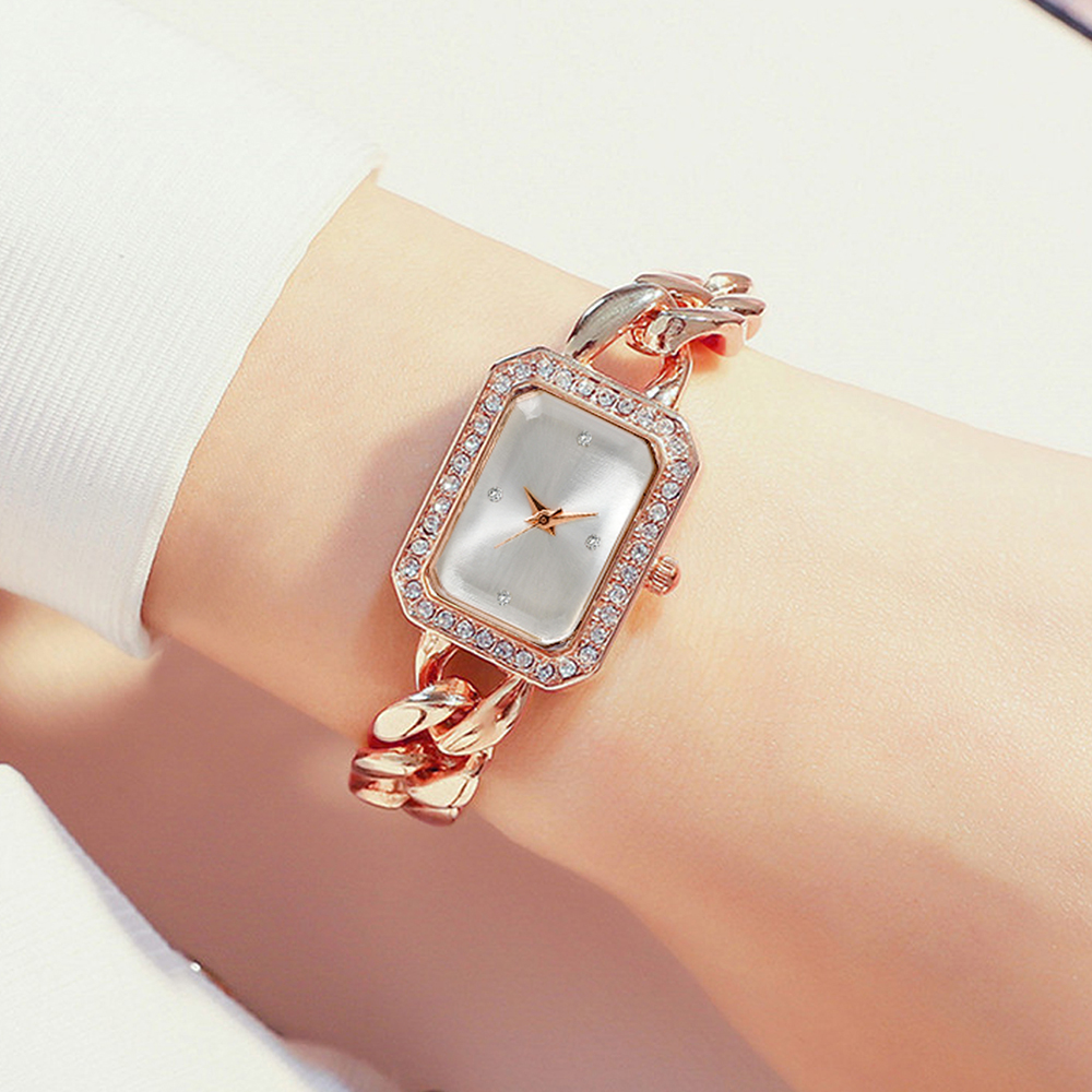 Mystery box contains 1randomco - Luxury Watch For 评论和价格